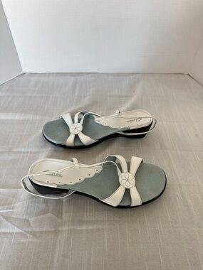 Clark’s Women's White Floral Slingback Sandals Size 9 M